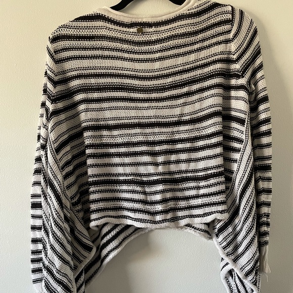 Billabong Oversized Cropped Sweater size Medium - Picture 4 of 5